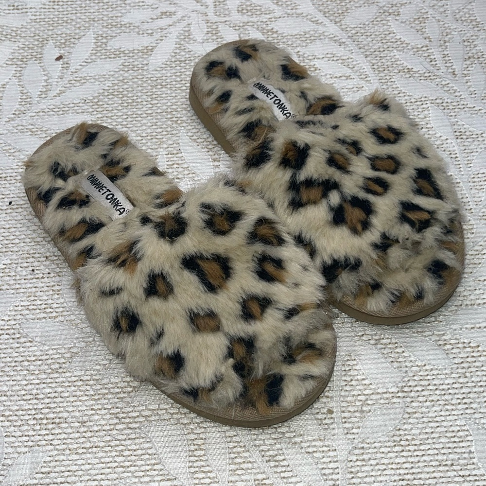 Minnetonka Faux Fur Leopard Lolo Slide Slippers Kids 2